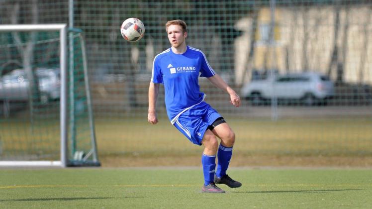 Finn Leopold (hier in einer früheren Partie) gewann mit dem ESV Lok Rostock mit 11:2 gegen Reinshagen und erzielte dabei zwei Treffer.