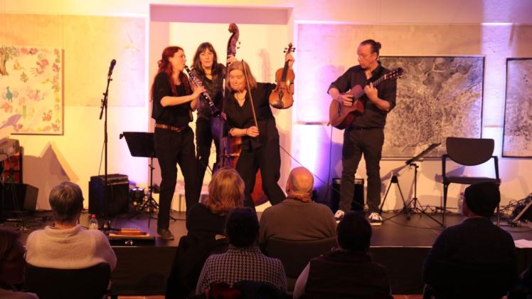Musik voller Kraft und Leidenschaft spielten die Mitglieder von Mischpoke in Hagenow.