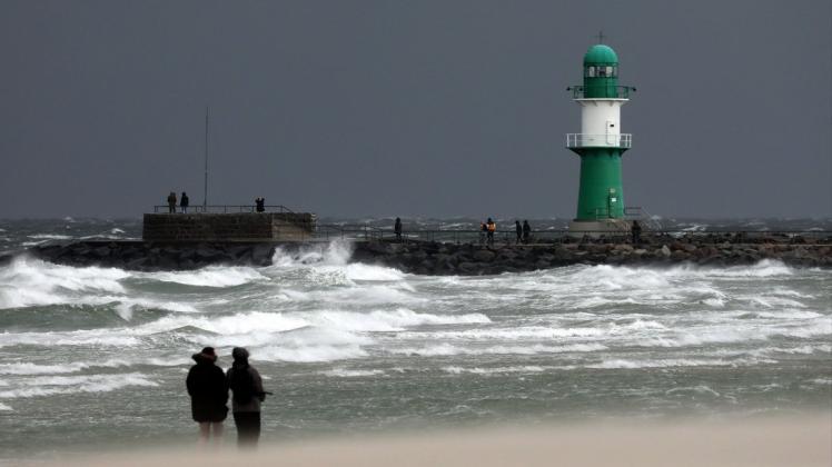 Sturmtief „Ylenia“ verursachte in der Hansestadt Rostock bisher nur marginale Schäden. Sturmtief „Ylenia“ verursachte in der Hansestadt Rostock bisher nur marginale Schäden.