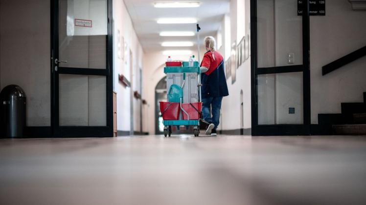 Die Sauberkeit an Rostocks Schulen soll weiter verbessert werden – nur wie? (Symbolbild) Die Sauberkeit an Rostocks Schulen soll weiter verbessert werden – nur wie? (Symbolbild)
