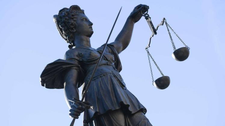 Vor dem Neuruppiner Landgericht wird aktuell gegen einen Prignitzer wegen Drogen- und Waffenbesitzes verhandelt.