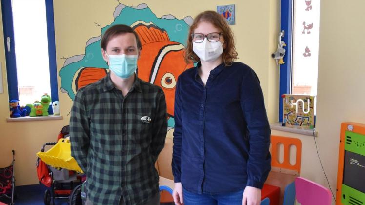 Sophie Geissler und Christian Grabautzki sind im psychologischen Dienst der Unimedizin Rostock für krebserkrankte Kinder zuständig.