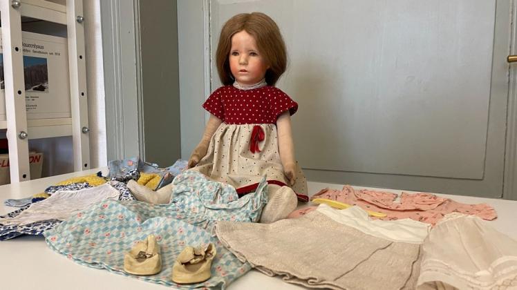 Wertvolle Schenkung: Diese 85 Jahre alte Puppe aus der Manufaktur von Käthe Kruse machte eine Lübzerin dem Stadtmuseum zum Geschenk.