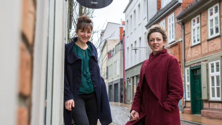 Freuen sich auf die angekündigten Lockerungen: Britta Bormann, Inhaberin von BrioBri, und Opernsängerin Sophia Maeno.