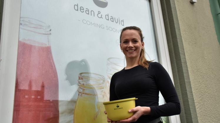 Mitte März will Chefin Charlette Voß das erste Rostocker dean&david-Restaurant eröffnen.