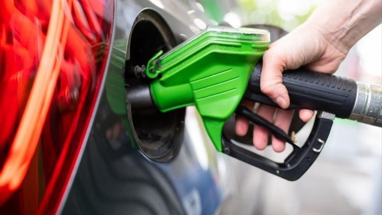 Die Kraftstoffpreise sind rasant gestiegen. Das wirkt sich auf die Betriebskosten vieler Unternehmen aus.