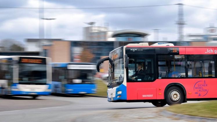 Wegen Personalmangels kann die Rostocker RSAG ihre Buslinie 34 von Mittwoch bis Freitag erst mal nur per Abruf bereitstellen. Wegen Personalmangels kann die Rostocker RSAG ihre Buslinie 34 von Mittwoch bis Freitag erst mal nur per Abruf bereitstellen.