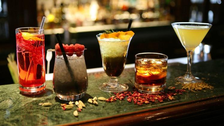 Cocktails gibt es in unzähligen Variationen und viele davon sind auch wirklich schmackhaft. Doch einen so genannten Kater-Cocktail würde ich mir nicht bestellen. Cocktails gibt es in unzähligen Variationen und viele davon sind auch wirklich schmackhaft. Doch einen so genannten Kater-Cocktail würde ich mir nicht bestellen.