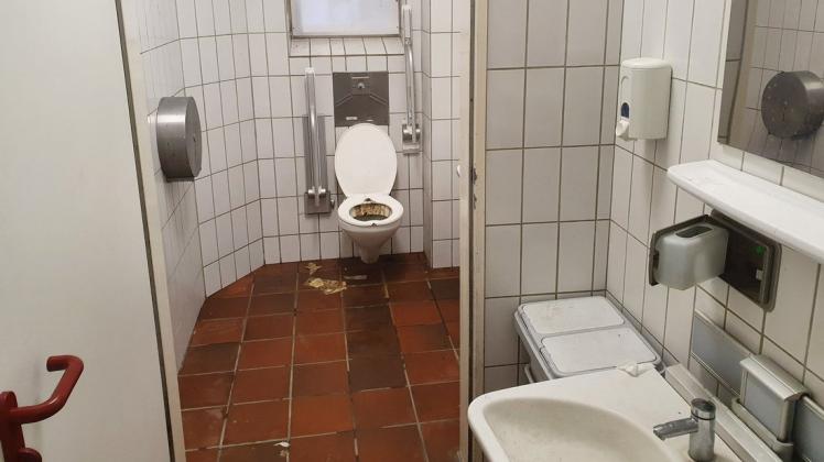 Einfach nur widerlich: Der Zustand der WCs im Schleswiger Bahnhof.