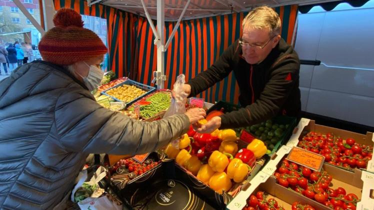 Seit Freitag steht nun auch der Obst- und Gemüsestand von Jörg Höger auf dem Wittenberger Wochenmarkt und schafft damit einen nahtlosen Übergang.