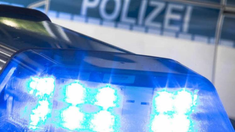 Ein Mann verursacht unter Drogen einen Unfall in Schwerin. An seinem Wagen entstand Totalschaden.