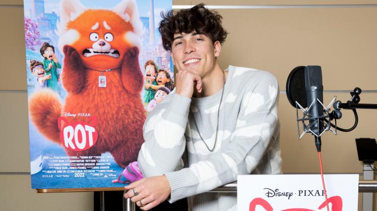 TikTok-Star: Elevator-Boy Tim Schäcker für Disneys „Rot“