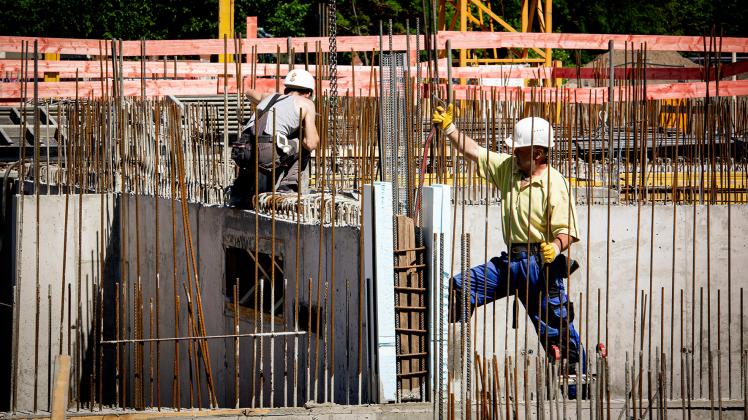 Die Arbeiter in der Baubranche bekommen einen höheren Mindestlohn.