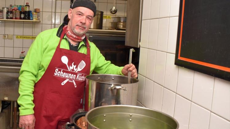 Jörg Michalek von der „Scheunen“-Küche in Bützow empfiehlt eine vegetarische Suppe, die auch für Fleischliebhaber interessant sein kann.