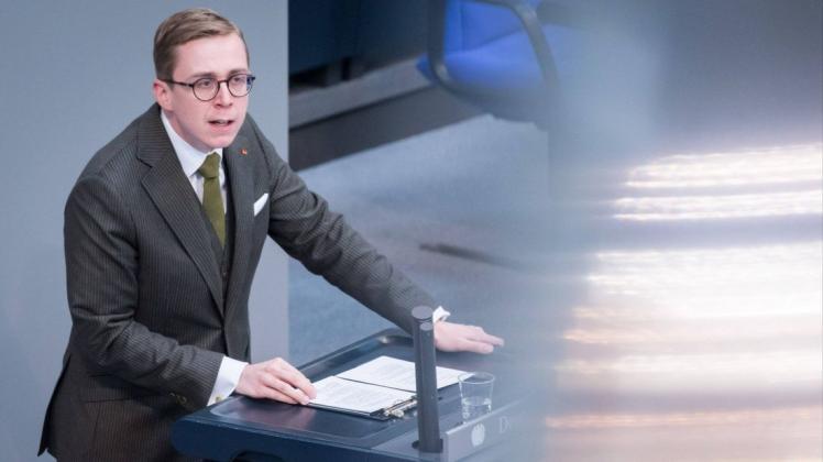 Der CDU-Abgeordnete Philipp Amthor verlor seinen Wahlkreis, behält aber dennoch seinen Sitz im Bundestag.