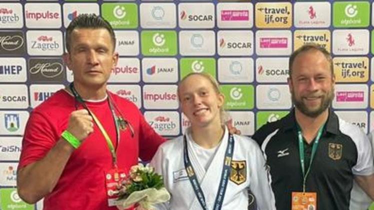 Freudestrahlende Annika Würfel mit Bundestrainer Claudiu Pusa und Physiotherapeut Philipp Freudestrahlende Annika Würfel mit Bundestrainer Claudiu Pusa und Physiotherapeut Philipp