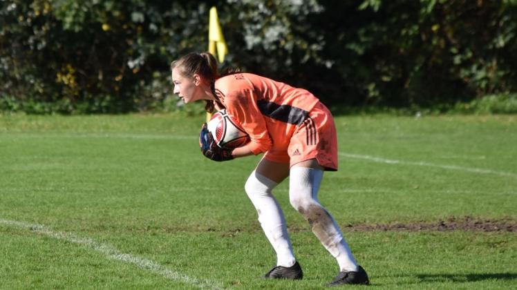 Kehrte nach ihrer beim 0:4 gegen den Zweitliga-Absteiger 1. FFC Turbine Potsdam erlittenen Gehirnerschütterung ins RFC-Tor zurück: Nina Wunder Kehrte nach ihrer beim 0:4 gegen den Zweitliga-Absteiger 1. FFC Turbine Potsdam erlittenen Gehirnerschütterung ins RFC-Tor zurück: Nina Wunder