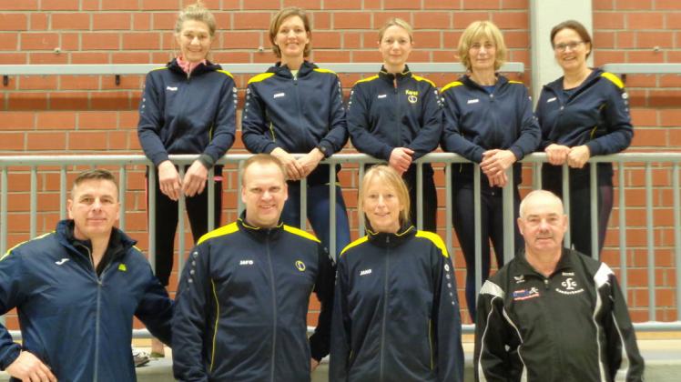 Senioren-Leichtathleten haben sich in der deutschen Bestenliste 2021 platziert. Es sind (von links, hinten) Silvia Braunisch, Diana Garde, Karen de Groot, Anke Iben, Annette Reiners, (vorn) Ulrich Garde, Jochen Wolter, Inga Marbach und Bernd Logemann. Senioren-Leichtathleten haben sich in der deutschen Bestenliste 2021 platziert. Es sind (von links, hinten) Silvia Braunisch, Diana Garde, Karen de Groot, Anke Iben, Annette Reiners, (vorn) Ulrich Garde, Jochen Wolter, Inga Marbach und Bernd Logemann.