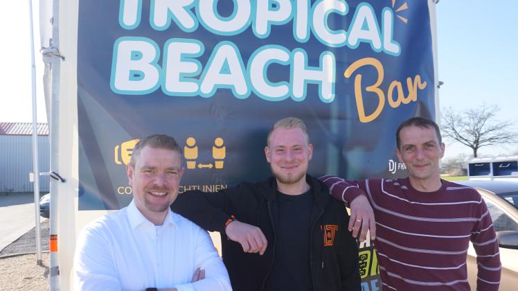 Sie organisieren im Sommer wieder die Tropical Beachbar in Fürstenau: Stephan Hanel, Matthias Bläul und Steffen Hardt (von links).