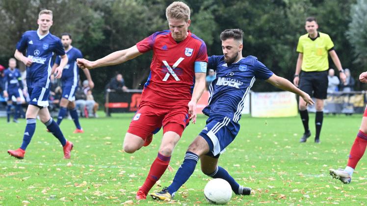 Maximilian Klatte und der VfL Stenum deklassierten den SV Tur Abdin Delmenhorst um Manuel Celik in der Fußball-Bezirksliga im Hinspiel mit 7:2.