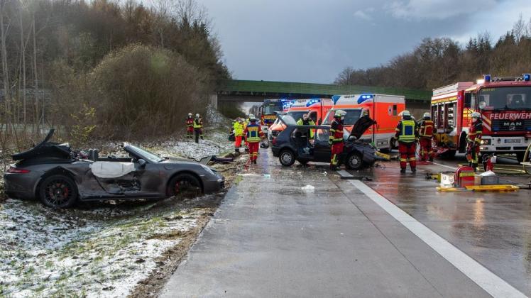 Insgesamt waren fünf Fahrzeuge in den Unfall bei Schwarzenbek verwickelt.
