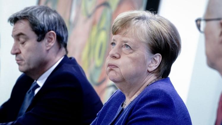 Entscheider wie Kanzlerin Angela Merkel (Mitte, CDU) und Bayerns Ministerpräsident Markus Söder geben seit Monaten Presskonferenzen und Interviews zur anhaltenden Krise – aber nicht in gleichbleibender Qualität, meint eine Forscherin.