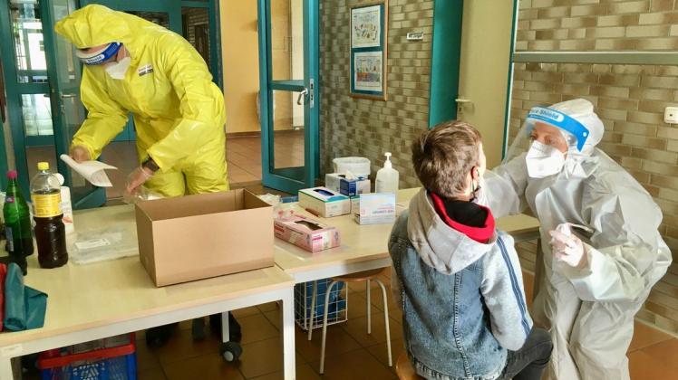 Im Oktober wurden in Lützow bereits Schüler durch Fachkräfte des Gesundheitsamtes und mit Unterstützung der Bundeswehr auf Corona getestet.