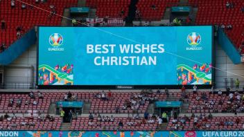 Beim Spiel in England - Kroatien: Eine Nachricht an Christian Eriksen, der sich im Krankenhaus von seinem Zusammenbruch erholt.