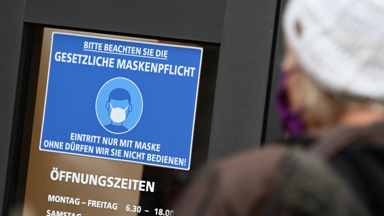 Ein Großteil der Deutschen befürworten mehreren Umfragen zufolge ein Fortbestehen der Maskenpflicht. Coronavirus - Corona-Regeln in Rheinland-Pfalz gelockert
