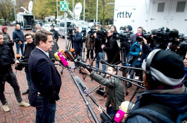 Christian Marbach (li.), Sprecher der Opfer-Angehörigen, begrüßt das konsequente Vorgehen der Justiz gegen einige Zeugen im Mordprozess gegen Niels Högel sehr. Archivfoto: Hauke-Christian Dittrich/dpa Christian Marbach (li.), Sprecher der Opfer-Angehörigen, begrüßt das konsequente Vorgehen der Justiz gegen einige Zeugen im Mordprozess gegen Niels Högel sehr. Archivfoto: Hauke-Christian Dittrich/dpa