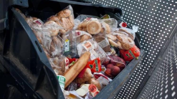 Aus verschiedenen Gründen landen jährlich Tonnen essbarer Lebensmittel im Müll. Tschechien verpflichtet nun große Einzelhändler zur Spende. Symbolfoto: imago/viennaslide