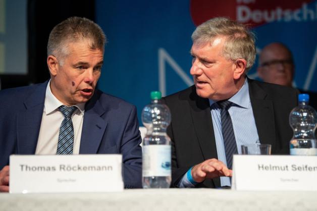 Thomas Röckemann (von links) ist nach dem Rücktritt von Co-Chef Thomas Seifen alleiniger Landesvorsitzender der nordrhein-westfälischen AfD. Foto: dpa/Swen Pförtner