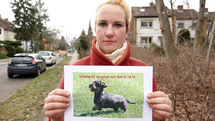 Die Berlinerin Maxi Schwebig sucht den Rauhaardackel ihrer Mutter, die sehr unter der Verlust des Tieres leidet. Foto: dpa/Sven Braun