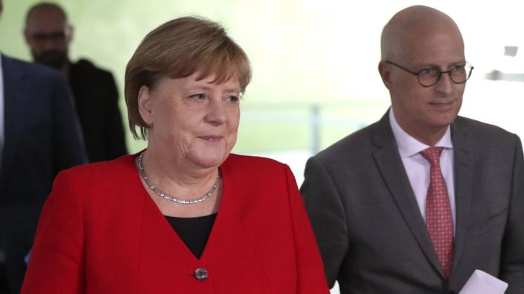 Bundeskanzlerin Angela Merkel (CDU) und Peter Tschentscher (SPD), erster Bürgermeister von Hamburg, haben Lockerung der Corona-Beschränkungen verkündet.