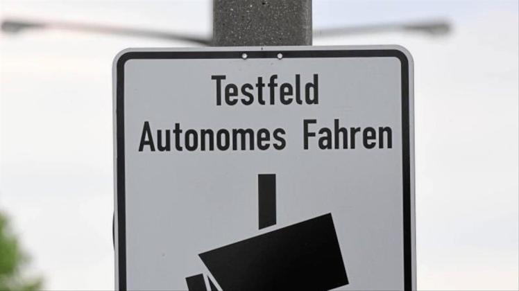 „Testfeld Autonomes Fahren“ in Karlsruhe: Fahrer dürfen nach Ansicht von Juristen nicht zur Rechenschaft gezogen werden, wenn es beim autonomen Fahren kracht. 