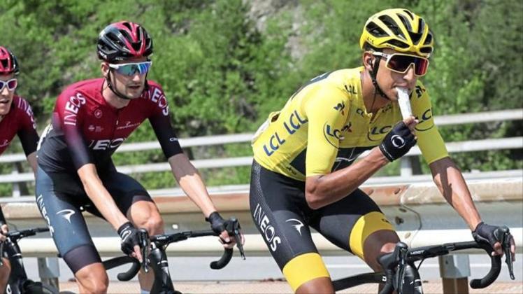 Egan Bernal (r) bleibt im Gelben Trikot des Gesamtführenden. 