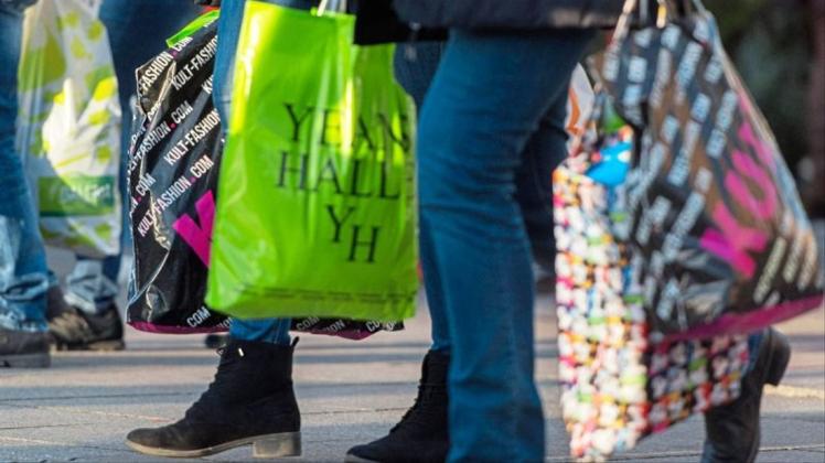 Der Einzelhandel beklagt laut IHK Oldenburg die Konkurrenz durch den Onlinehandel und befürchtet sinkende Kauflust. Symbolfoto: Nikolai Huland/dpa