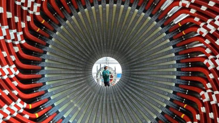 Blick auf einen Generatorständer im Siemens-Generatorenwerk. 
