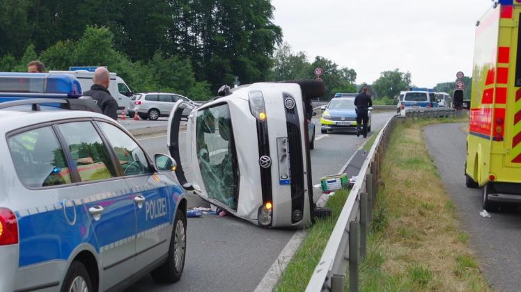 Bei einem Unfall an der Anschlussstelle Ganderkesee-West ist am Montagmorgen ein 68-jähriger Golf-Fahrer verletzt worden. Es waren auch zwei Autos der Polizei involviert.