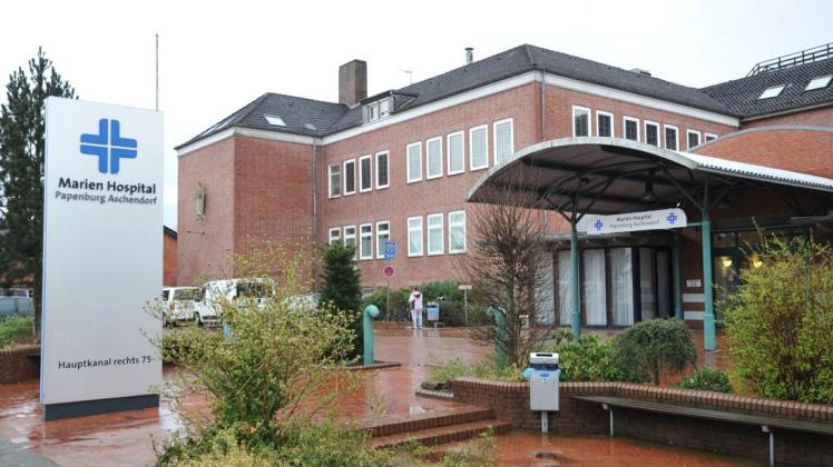 Das Marien-Hospital am Hauptkanal in Papenburg.