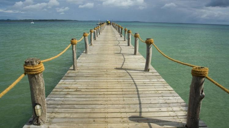Steg auf der Insel Pemba: Der verliebte Mann kehrte nicht aus dem Meer zurück. Symbolbild: imago images/UIG