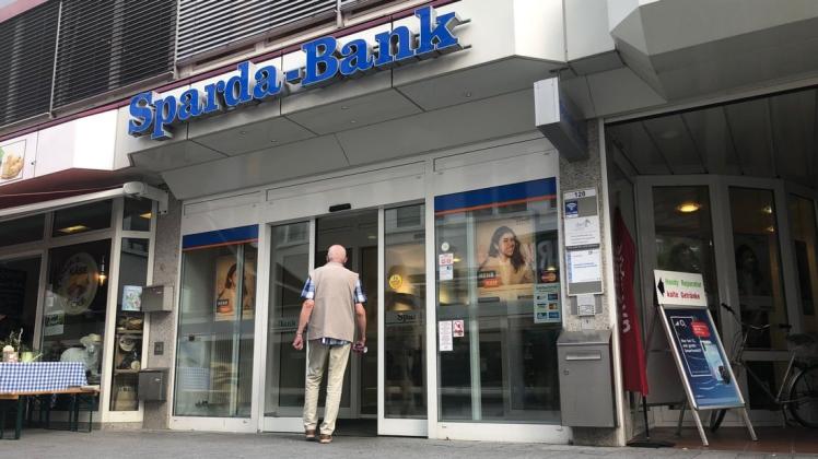 Bei der Sparda-Bank können Kunden sich in Kürze nicht mehr jeden Tag an das Schalterpersonal wenden. Foto: Thomas Breuer