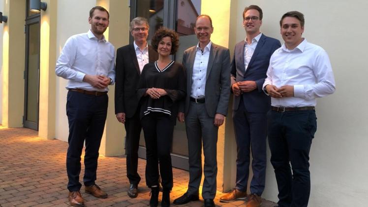 Richten ihren Blick mit der CDU auf Melle 2030 Malte Stakowski,William Pollmann, Sabine Knabe-Vieler, Michael Lübbersmann, Raphael Stock und Niklas Schulke. Foto: CDU Melle
