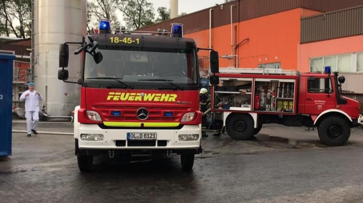 Vollalarm hat die Großleitstelle am Sonntagabend für die Feuerwehr Düngstrup ausgelöst, nachdem Rauch aus einem Container auf einem Firmengelände ausgetragen war. 