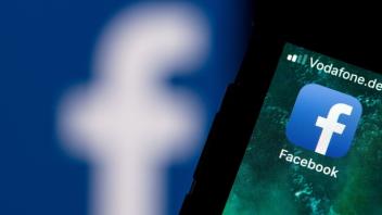 Jetzt setzt sich mit Mark Zuckerberg der Facebook-Gründer für mehr Regulierung im Internet ein.  Foto: Fabian Sommer/dpa
