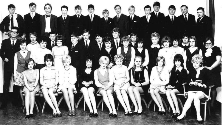 Zur Schulentlassung im März 1969 entstand diese Aufnahme der Klasse. 