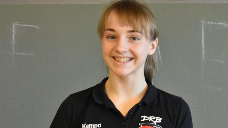 Vier Siege, eine knappe Niederlage: Kadettin Rebekka March vom SV Warnemünde wurde beim Grand Prix in Dormagen Zweite in ihrer Gewichtsklasse bis 49 Kilogramm.