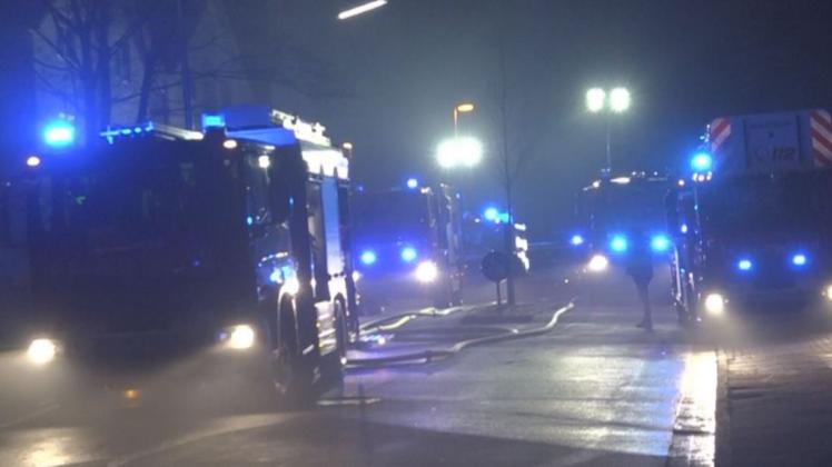 Starke Rauchentwicklung hatte es bei dem Brand an der Delmodstraße in Delmenhorst gegeben. Starke Rauchentwicklung hatte es bei dem Brand an der Delmodstraße in Delmenhorst gegeben.