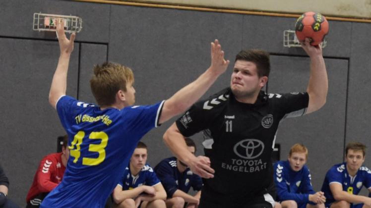 Warten noch auf ihren ersten Sieg im Jahr 2019: die Landesliga-Handballer der HSG Grüppenbühren/Bookholzberg um Julian Stolz (rechts). Foto: Rolf Tobis Warten noch auf ihren ersten Sieg im Jahr 2019: die Landesliga-Handballer der HSG Grüppenbühren/Bookholzberg um Julian Stolz (rechts). Foto: Rolf Tobis