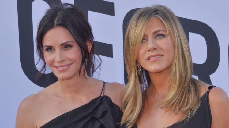 Courteney Cox (links) und Jennifer Aniston spielten in der TV-Serie "Friends" die Rollen von "Monica Gellar" und "Rachel Green". Foto: imago/UPI Photo